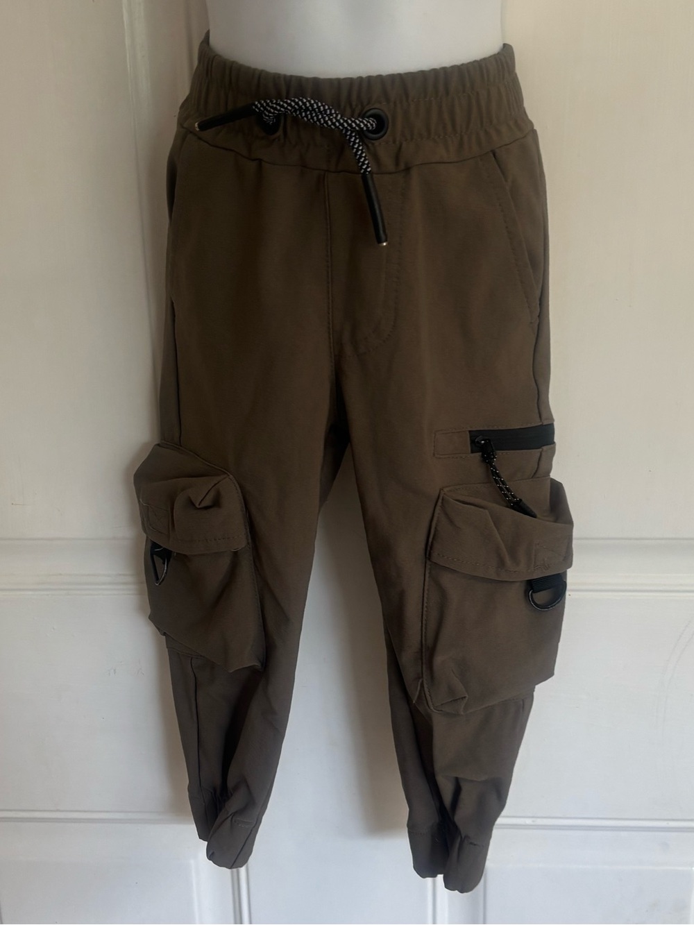 2T Reserved Supply Solid Army Green Elastic/drawstring waist Cargo pants. In EUC